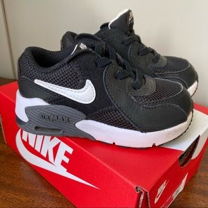 Nike Air Max Excee Size 6